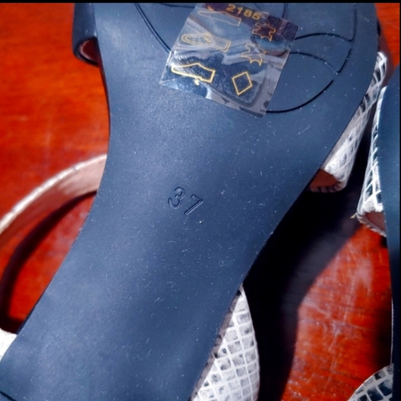 AVAILABLE ONLY IN THE BUNDLE, Fugitive By Francesco Rossi, From Paris, size 37. - Picture 9 of 11